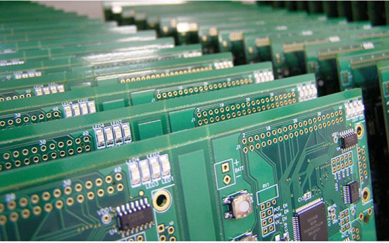如何處理PCB電路板的外殼接地？